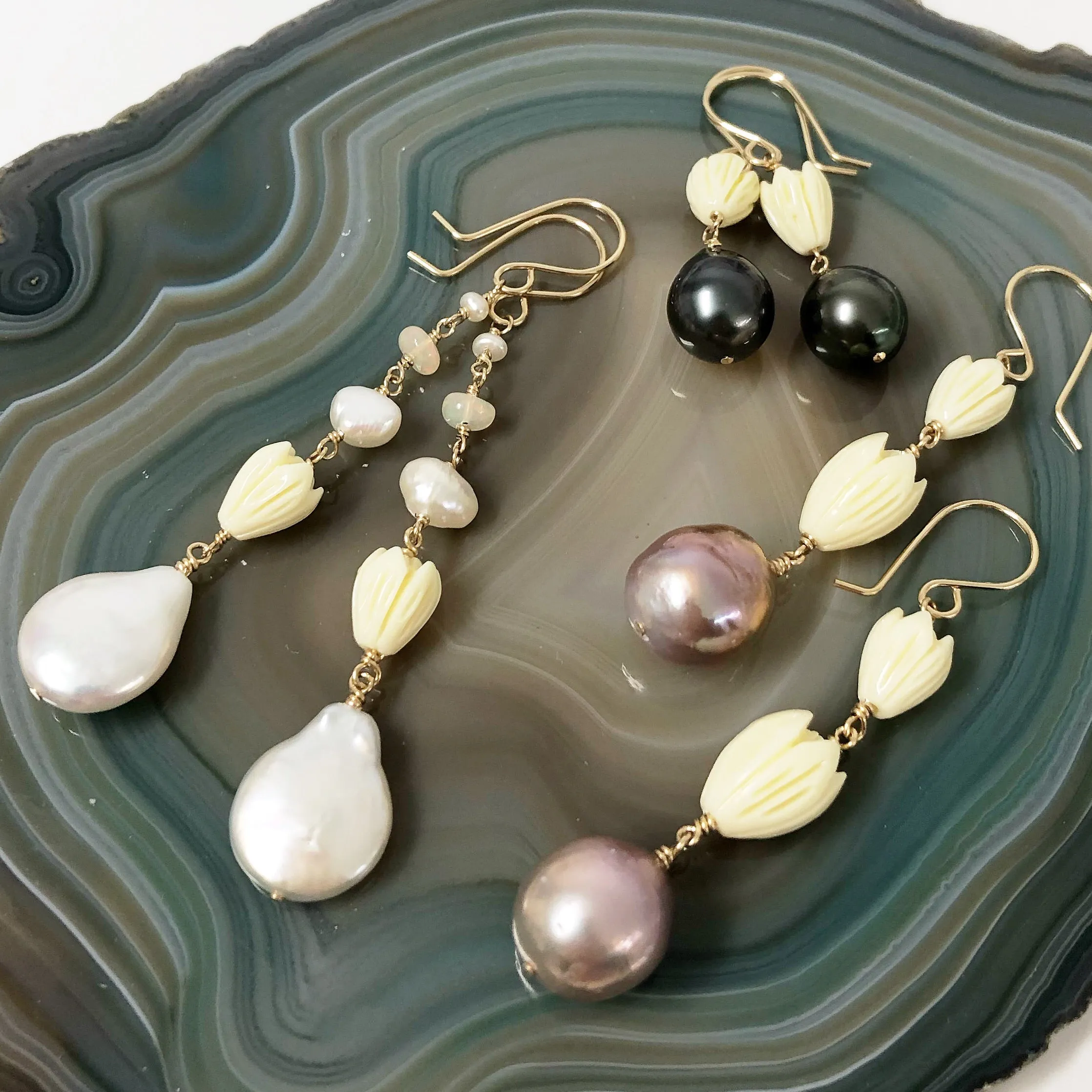 Pikake dangle earrings - tahitian pearls (E564)